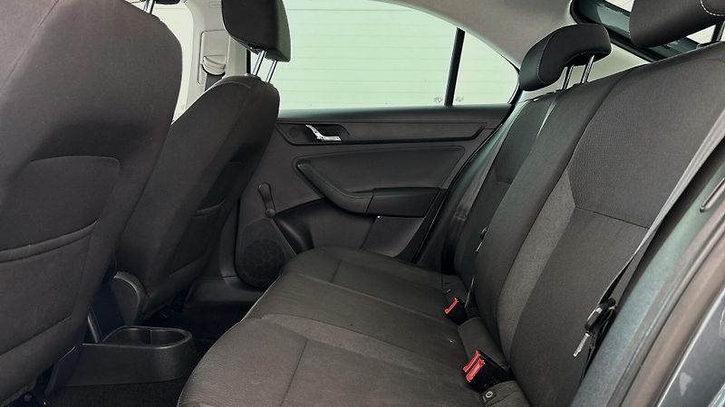 Škoda Rapid (2014) 1.2  TSI + REZERVA + ZIM. PNEU - fotka 7 z 23