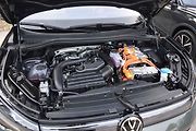 Plug-in hybrid ujede na elektřinu teoreticky sto kilometrů