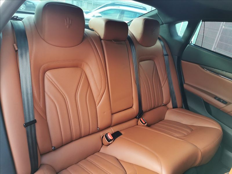 Maserati Quattroporte 3.0 V6 GranLusso - fotka 25 z 27