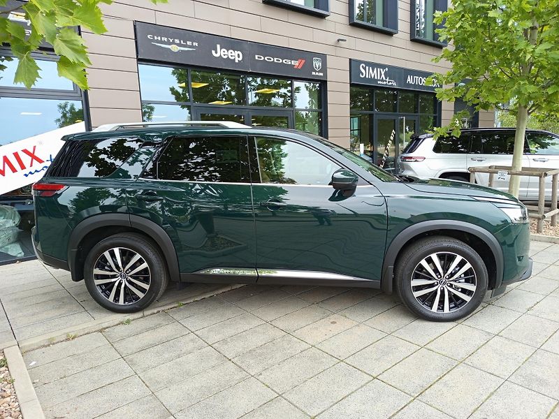 Nissan Pathfinder (2025) Platinum AWD - fotka 2 z 27