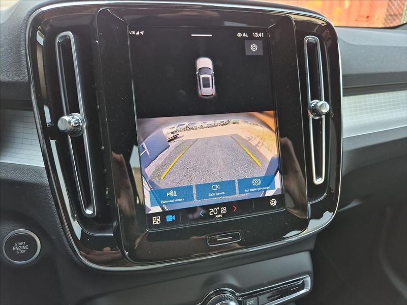 Volvo XC40 2,0 B3 Core - fotka 14 z 18