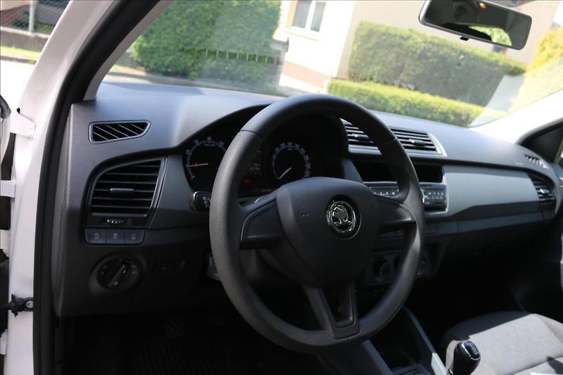 Škoda Fabia 1,0 ČR, 1. Majitel - fotka 15 z 33