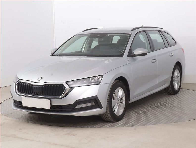 Škoda Octavia (2023) Ambition 2.0 TDI, ČR,1.maj - fotka 2 z 15