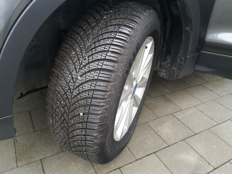 Ford Kuga 2.0TDCi,110kW,TAŽNY,SERV.KNÍŽK - fotka 6 z 19