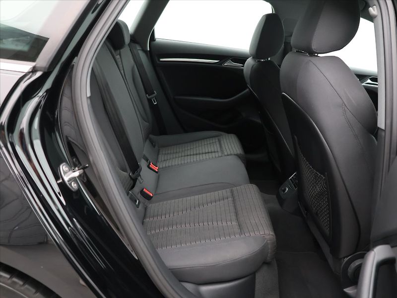 Audi A3 1,5 TSI 110kW S-tronic - fotka 13 z 35