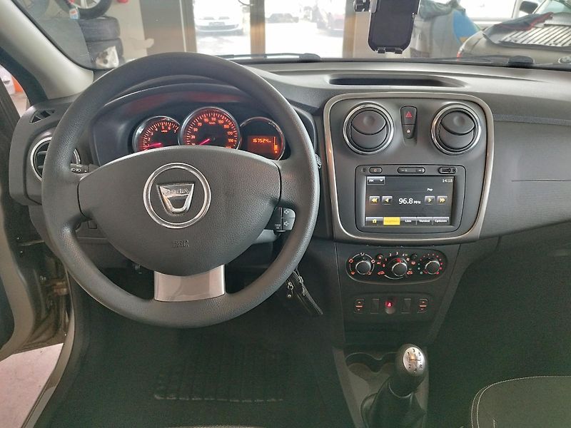 Dacia Logan (2014) 1,5DCi 66KW NAVI KLIMA TAŽNÝ - fotka 22 z 31