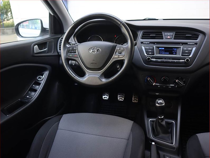 Hyundai i20 (2016) Active 1.4, Serv.kniha - fotka 7 z 17