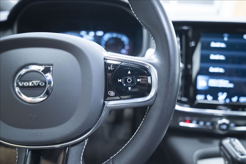 Volvo S90 2,0 D4 NAVI KAMERA 4x VÝHŘEV - fotka 20 z 42