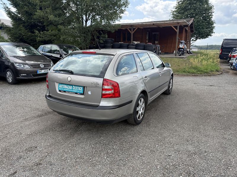 Škoda Octavia 1.6i - fotka 6 z 20
