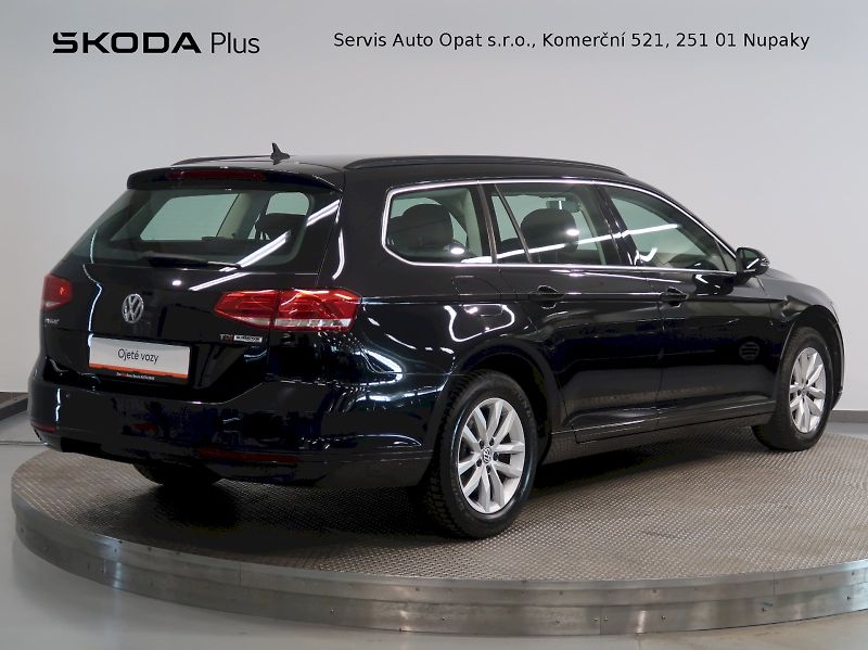 Volkswagen Passat (2017) COMFORTLINE 1.6TDI 88KW - fotka 2 z 37