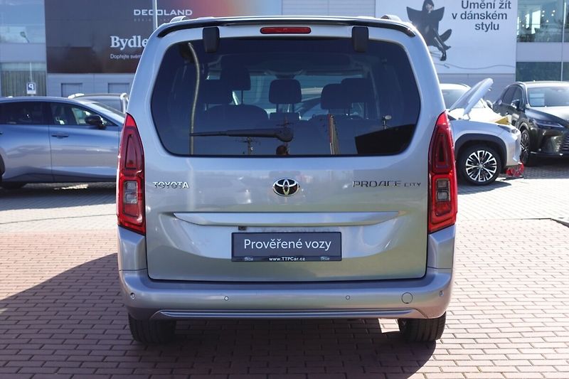 Toyota ProAce City Verso 1.5 D4-D 130 - 8 AT Family 7S - fotka 5 z 33