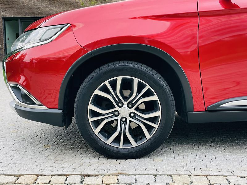 Mitsubishi Outlander 2.2D 4x4 1MAJ TAŽNÉ SERVISKA  - fotka 42 z 42