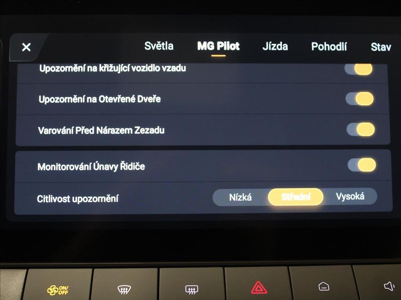 MG ZS 1,5 Hybrid+ Exclusive 15tkm.ČR - fotka 19 z 28