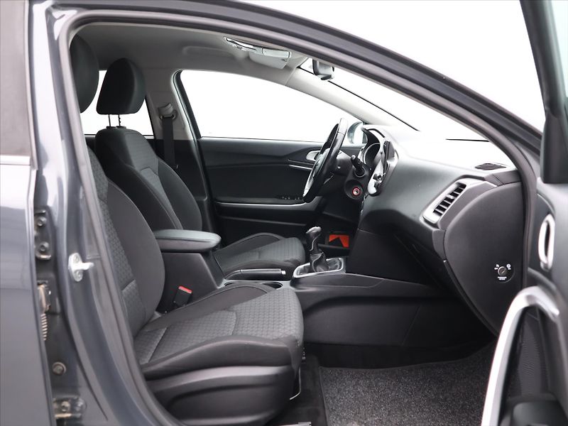 Kia Ceed 1,4 T-GDI Fresh CZ - fotka 10 z 28