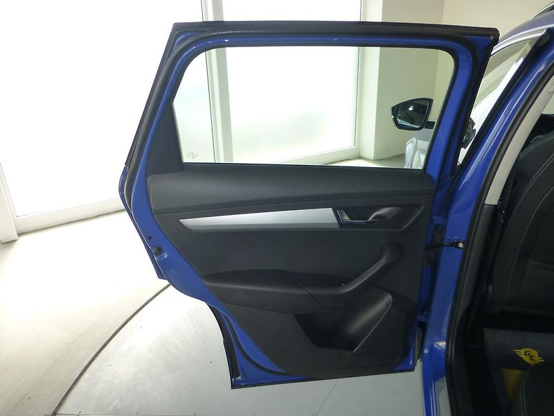 Škoda Karoq (2018) 1,6TDI*PARK.S**ALU***VYHŘ.SED. - fotka 14 z 26