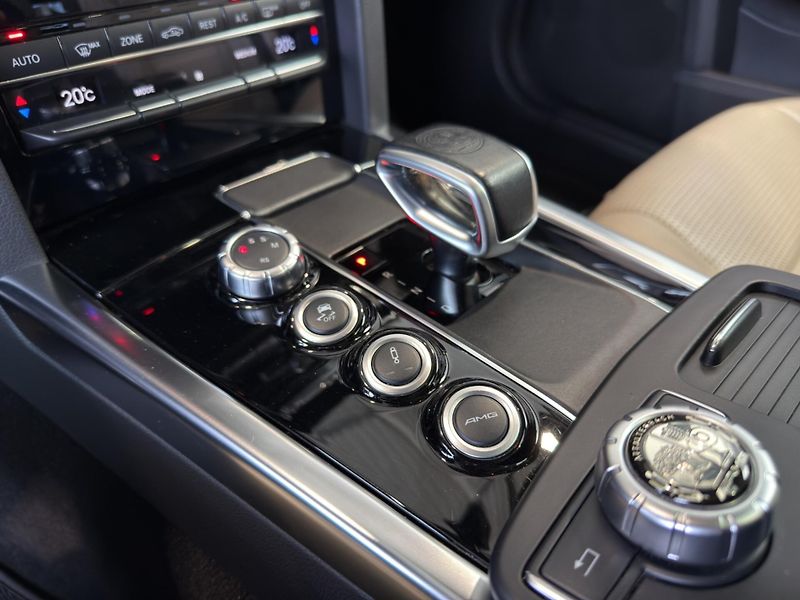 Mercedes-Benz Třídy E (2015) Mercedes-AMG E 63 S 4MATIC kom - fotka 17 z 21