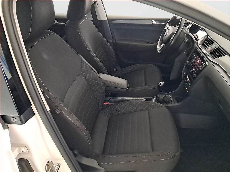 Škoda Rapid (2018) Spaceback 1.0 TSI, Serv.kniha - fotka 9 z 17