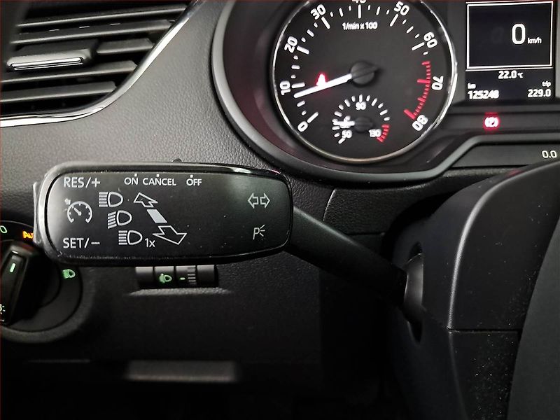 Škoda Octavia (2014) Elegance 1.4 TSI, Kůže - fotka 19 z 20