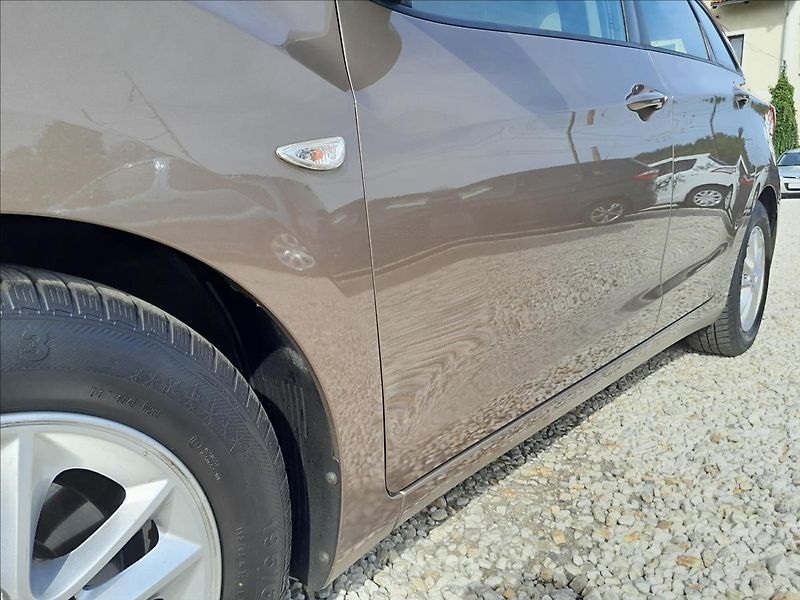 Hyundai i30 1,4i16V 73kW - fotka 13 z 48