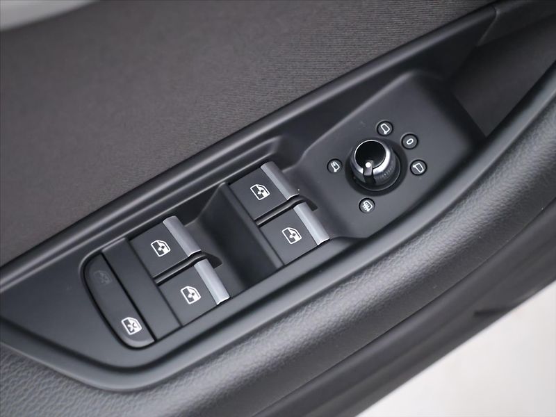 Audi A4 Avant 2,0 TDI 120kW S-tronic - fotka 16 z 39