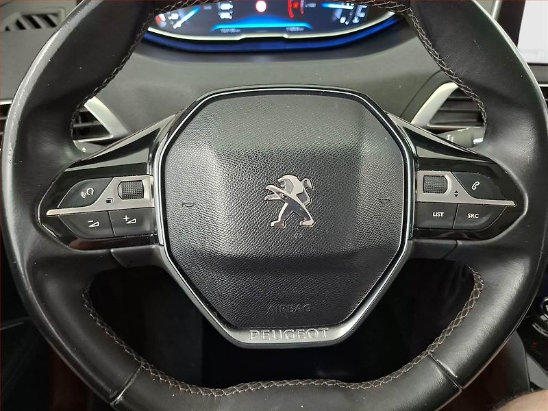 Peugeot 5008 (2017) 1.6 BlueHDi, 7 míst - fotka 17 z 19