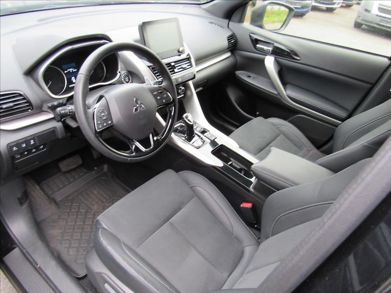 Mitsubishi Eclipse Cross 2,4 i PHEV Plug-in Instyle+ - fotka 9 z 34