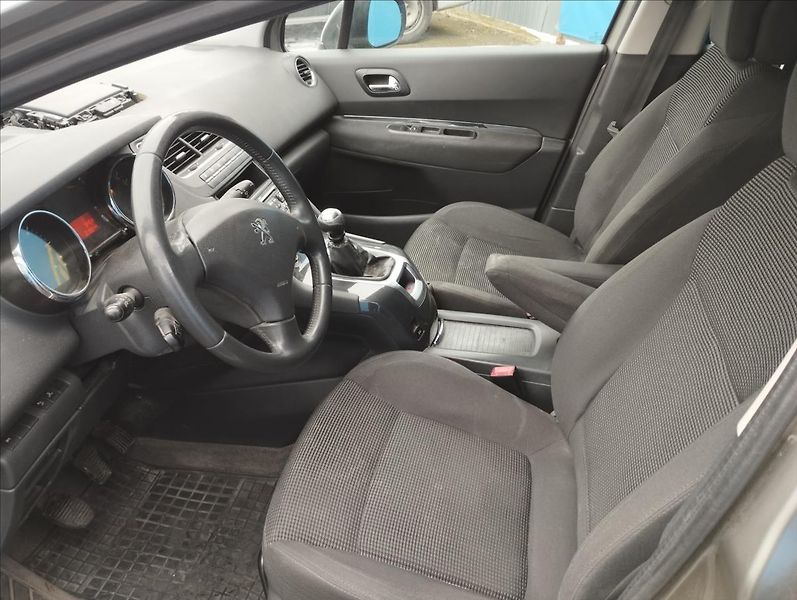 Peugeot 5008 1,6 Hdi - fotka 7 z 13