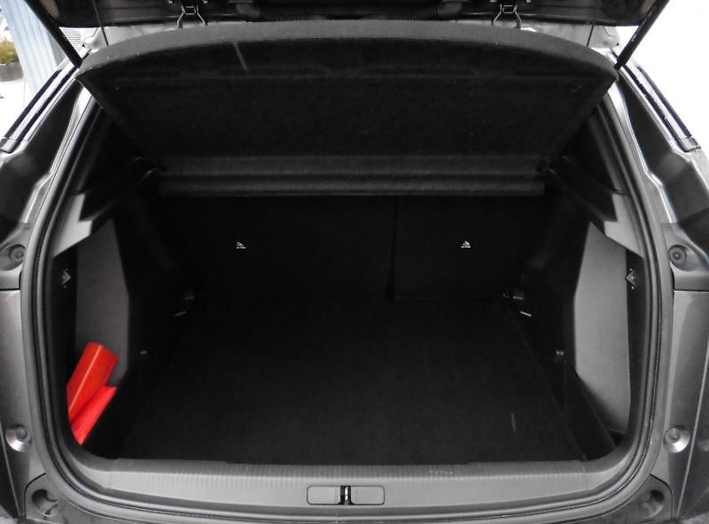 Peugeot 2008 1.2T Allure Navi 1.maj. - fotka 4 z 11