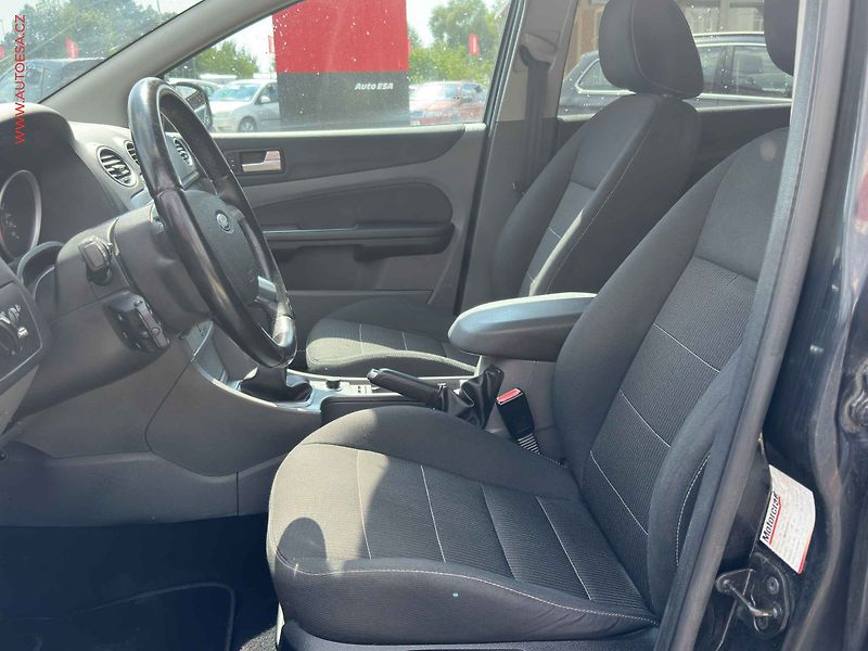 Ford Focus (2010) 2.0 16V, AC, tempo - fotka 9 z 17