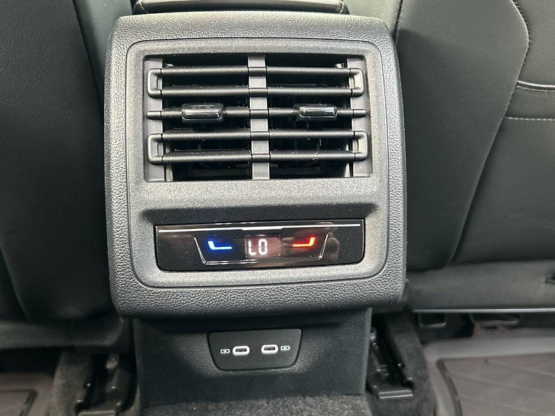 Volkswagen Golf (2026) Variant 1.5 eTSI 7DSG People - fotka 32 z 35