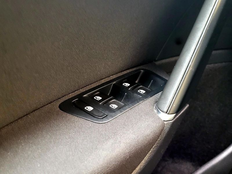 Volkswagen Golf 1,6 TDi CZ*DIGIKLIMA*SERVIS - fotka 41 z 43