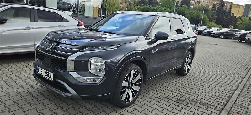 Mitsubishi Outlander 2,4 PHEV 4x4  INSTYLE - fotka 8 z 19