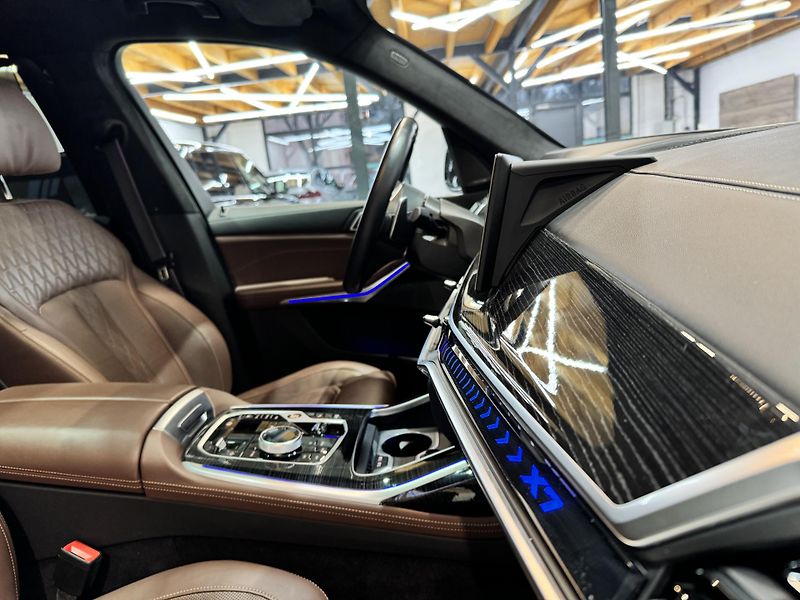 BMW X7 (2024) xDrive 40d mHEV A/T - fotka 10 z 18