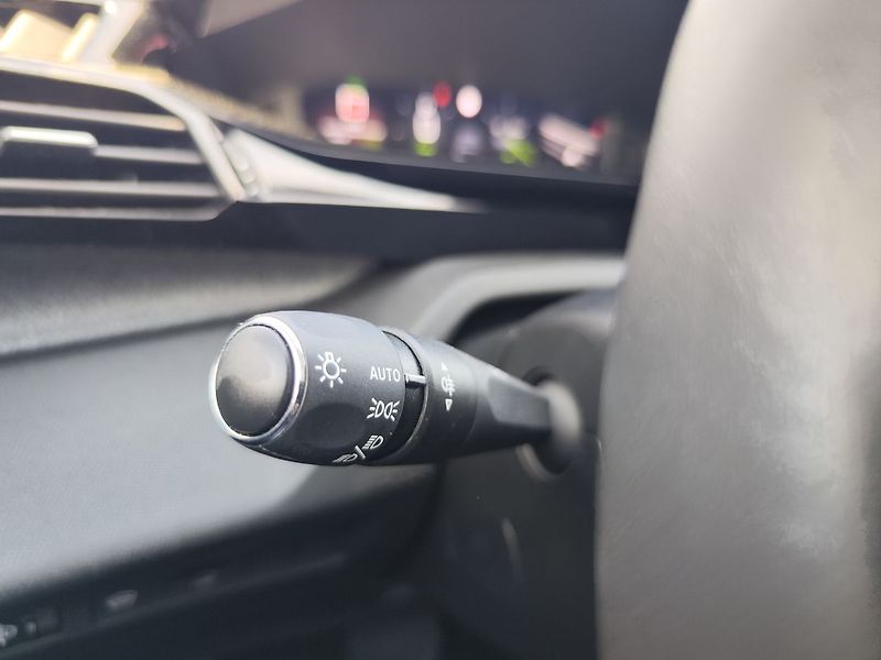 Peugeot 308 1.2 Puretech/96kW Allure EAT8 - fotka 27 z 33