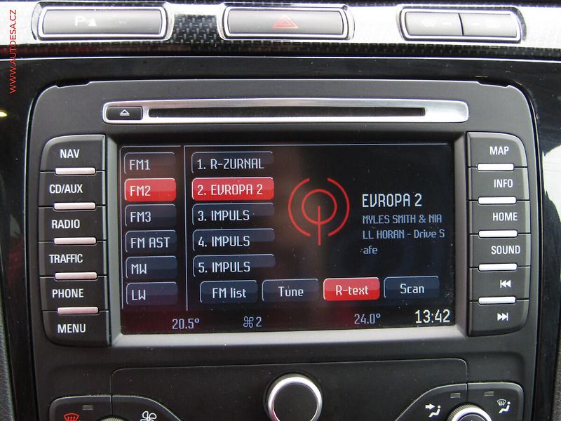 Ford S-MAX (2011) 2.0 EB, ČR, Titanium, AT - fotka 15 z 20