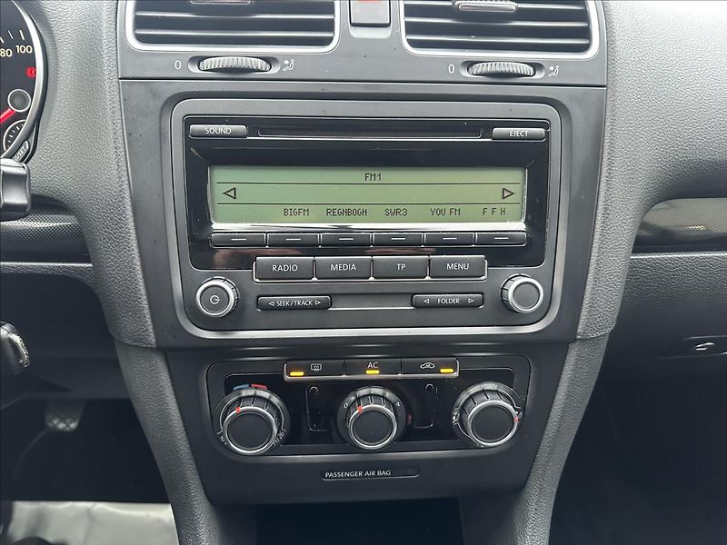 Volkswagen Golf 1,6 MPI - fotka 16 z 20