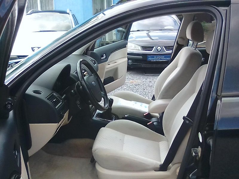 Ford Mondeo (2007) 1.8i 16V Ghia , závěs - fotka 14 z 35