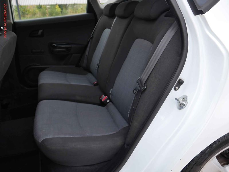 Kia Ceed (2012) 1.6i, servis.kniha, AC - fotka 10 z 15