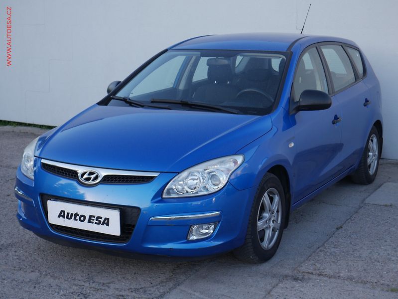Hyundai i30 (2008) 1.6i, ČR, AC, tažné - fotka 3 z 16