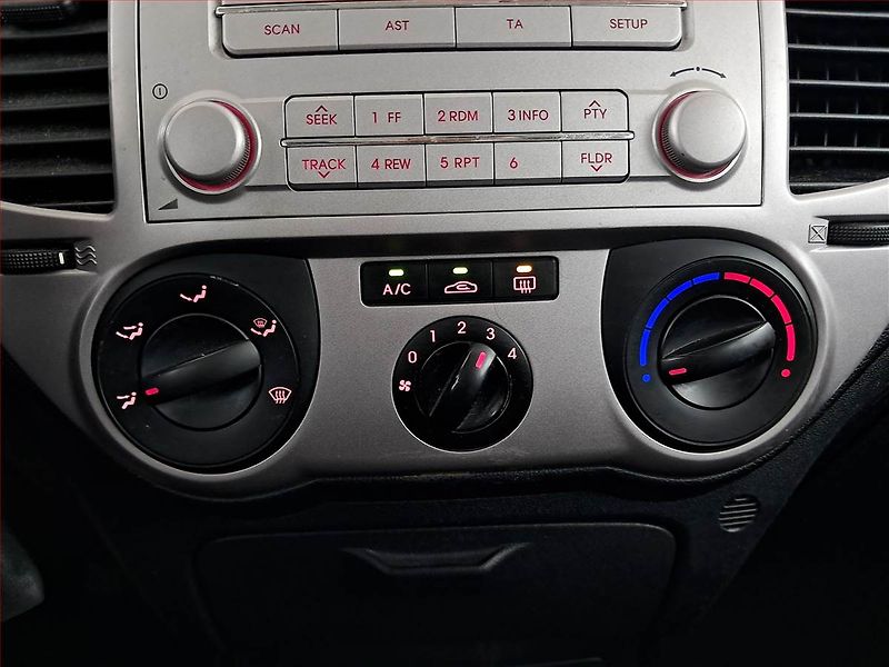 Hyundai i20 (2009) Comfort 1.2, Serv.kniha - fotka 15 z 17