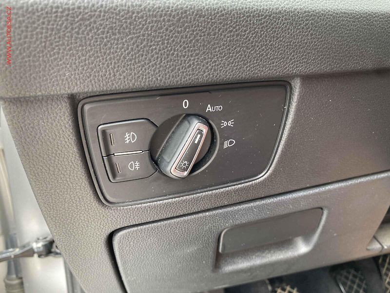 Volkswagen Passat (2015) 2.0TDI, LED, navi - fotka 15 z 18