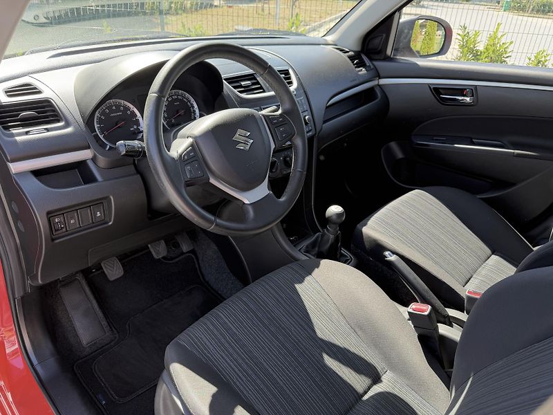 Suzuki Swift (2016) 1.2i 69 kw - fotka 11 z 16