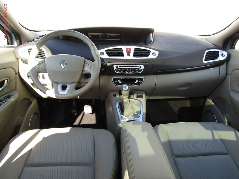 Renault Grand Scénic (2009) 1.9 dCi, 1.maj, Panor, tempo - fotka 8 z 19