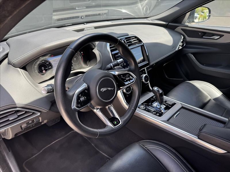 Jaguar XE 2,0 D180 R-Dynamic S AT DPH - fotka 9 z 31