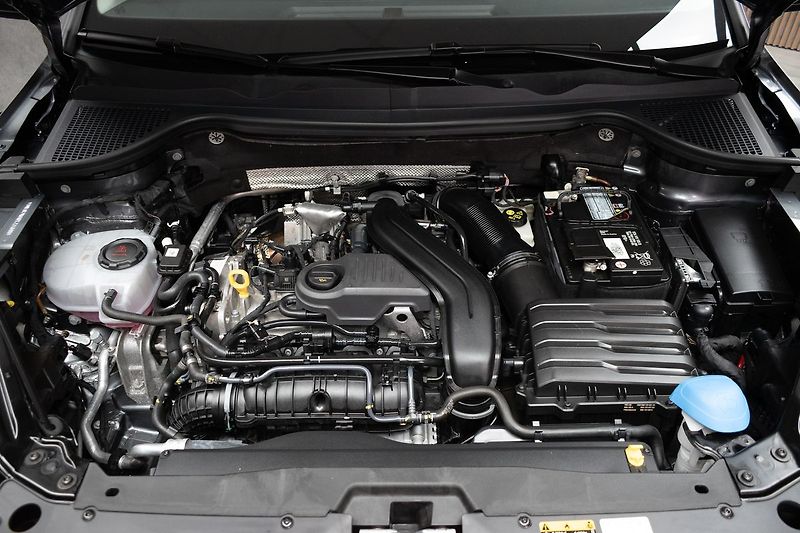 Škoda Karoq 1.5 TSI TAŽNÉ*KAMERA*DPH*ČR 1M - fotka 33 z 39
