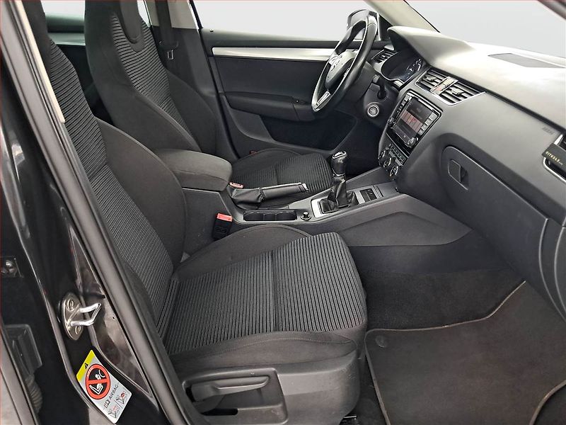 Škoda Octavia (2013) 2.0 TDI, Navi, Xenony - fotka 9 z 18