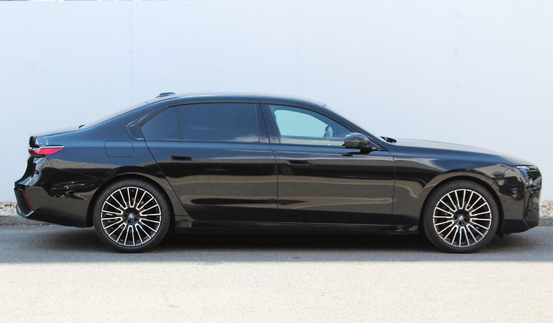 BMW Řada 7 740d xDrive, 220kW, CZ - fotka 3 z 28
