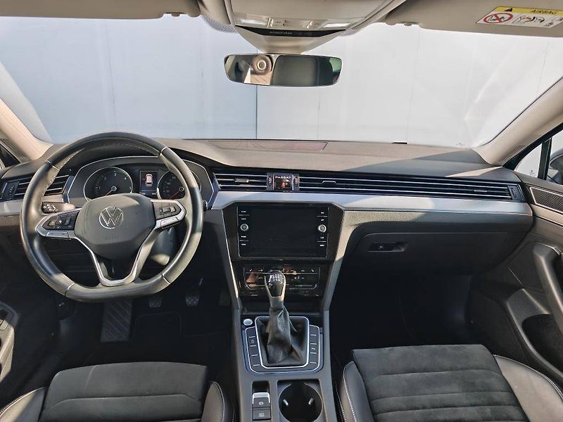 Volkswagen Passat Elegance 6G 2,0TDi - fotka 10 z 23