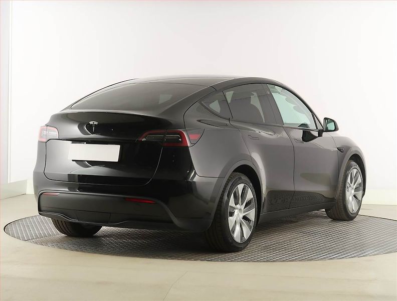 Tesla Model Y (2023) RWD LFP 60kWh, SoH 98% - fotka 5 z 32