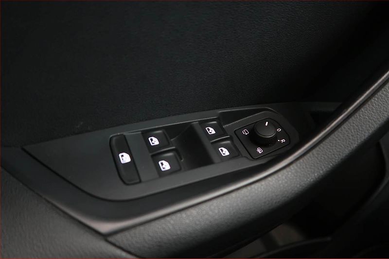 Škoda Karoq (2023) 2.0 TDI - fotka 17 z 17